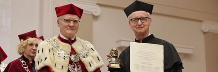 Profesor Jacek Popiel doktorem honoris causa kieleckiej uczelni